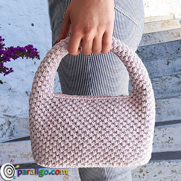 Easy Crochet Bag made with T-Shirt Yarn and Wooden Handles